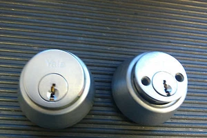Yale Double Deadbolt 626 - Picture 1 of 1