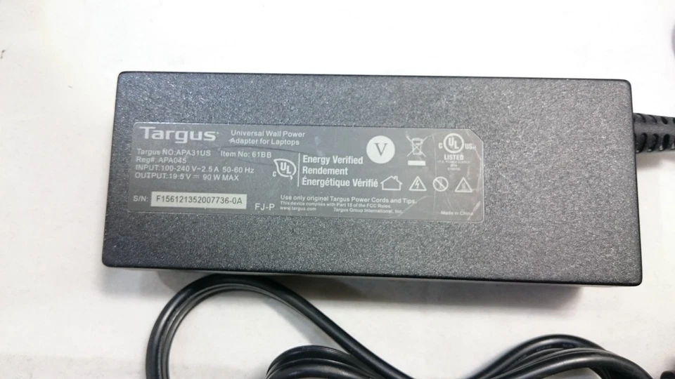 Adaptador cargador universal para computadora portátil Targus 90 vatios APA31US/APA30US sin punta Foto 1 de 1