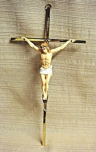 Schmales massives Messing Kruzifix Kreuz mit geformtem bemalten Christus - Bild 1 von 8