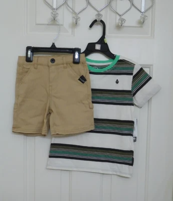 Novo com etiquetas 2 peças conjunto de camisa listrada branca Volcom e shorts cáqui tamanho 3t ou 4t - Imagem 1 de 2