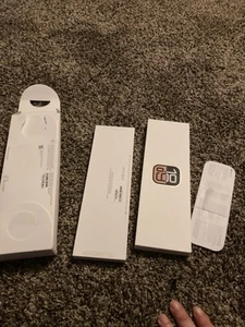 Apple Watch Series 10 42mm Rose Gold BOX ONLY Slight Damage To Box Only, See Pic - Photo 1 sur 3