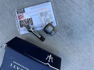 Kit de tuercas de bloqueo de rueda de perno de seguridad genuino Maserati GranCabrio Foto 1 de 4