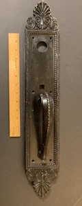 GIGANTE TIRADOR DE PUERTA DE HIERRO FUNDIDO SARGENT & CO ORNAMENTADO ~ Salvamento arquitectónico - Imagen 1 de 7