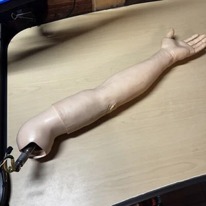 Maniquí Simulador de Entrenamiento Laerdol SimMan 3G brazo izquierdo SOLO - Imagen 1 de 10