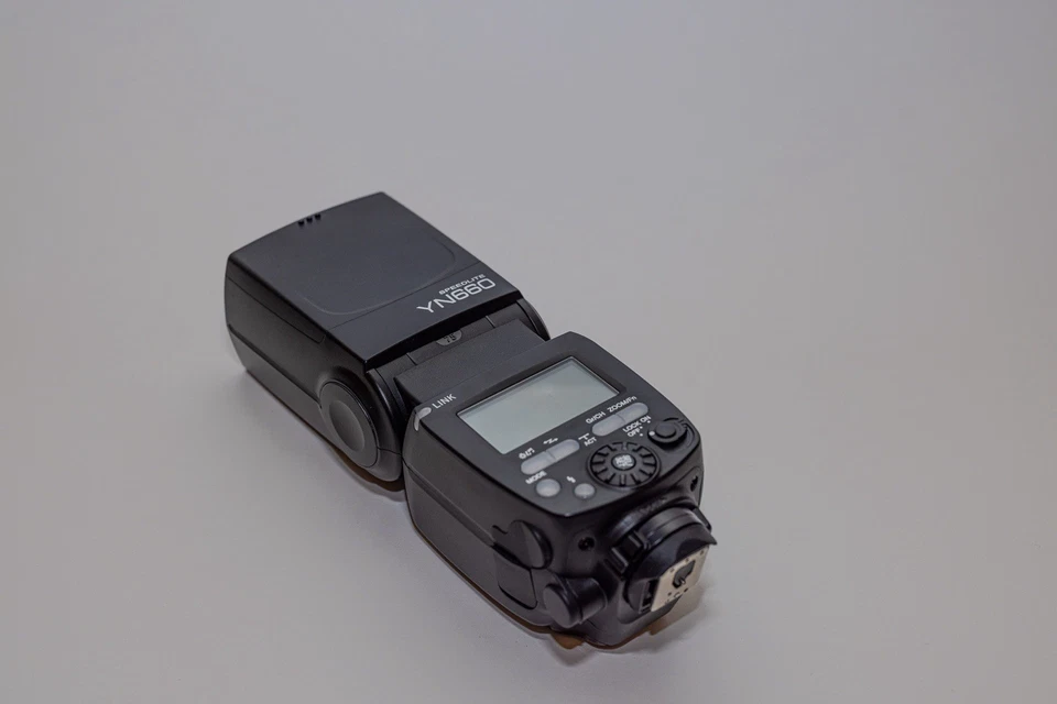 Yongnuo Speedlite YN660 Compatible with Canon EOS Powerful On Camera Flash - Image 1 of 2