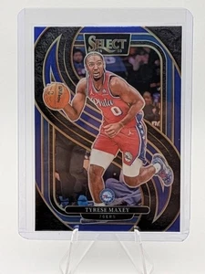 2024-25 Select - Tyrese Maxey #156 Premier Level Blue Holo Prizm - Foto 1 di 2