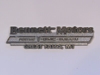 Etiqueta emblema insignia de distribuidor de plástico vintage Bennett Pontiac Great Falls Montana MT Foto 1 de 2