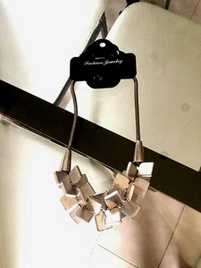 FASHION JEWELRY BIJOUX COLLIER COURT CARRE TRES BELLE QUALITE   - Picture 1 of 1