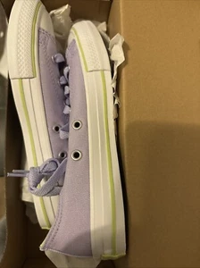 Converse Lila Sneaker Größe 34 NEU - Bild 1 von 1