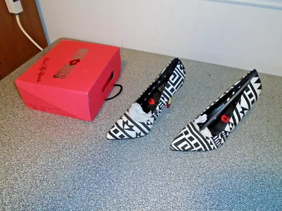 REDKISS LIPSTICK CHIC NEW SZ 11 M BLACK/White PATENT PUMPS - Image 1 of 4