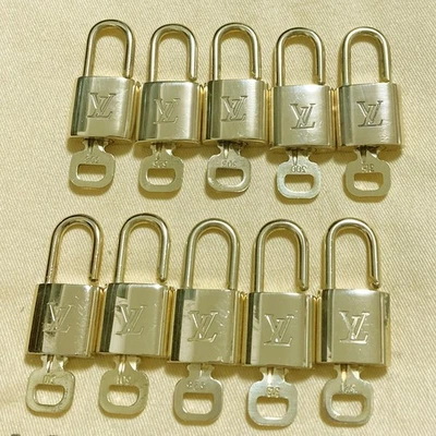 LOUIS VUITTON LV 10 КОМПЛЕКТ ЗАМОК КЛЮЧ ПОДВЕСКА CADENA ПОЗОЛОЧЕННЫЙ ФРАНЦИИ 31PDA302 - Изображение 1 из 4