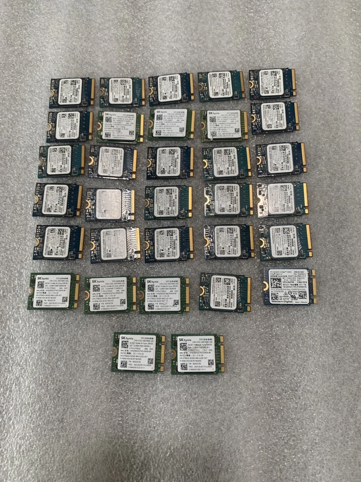 LOTE DE 32 PORTÁTILES MIX BRAND SSD 256GB M.2 NVMe SSD Internos Tamaño Pequeño  Foto 1 de 1