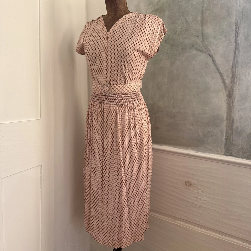 Vestido vintage años 40 rosa y negro jersey rayón panal cintura acanalada con cinturón Foto 1 de 4