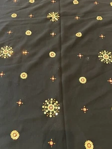 "Tela tejida de malla de lentejuelas negra con lentejuelas doradas para ocasiones especiales 57"" de ancho x 3 yardas" - Imagen 1 de 3