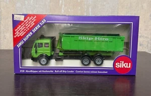 Camión volquete Siku 3128 Roll-off Skip Loader Die-Cast Super Serie 1:55 - Imagen 1 de 6