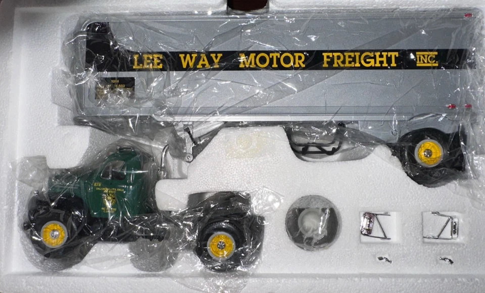 FIRST GEAR Lee Way Motor Freight 1960 MACK B-61 Semi Truck 1:34 #18-1358 #491 - Image 1 of 2