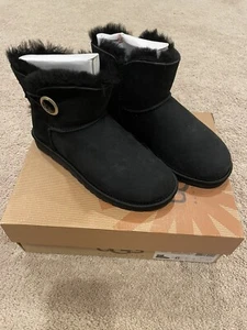 UGG W MINI BAILEY BUTTON BLING ORNATE 1009163 (US 6, schwarz) + SWAROVSKI KRISTALLE - Bild 1 von 5