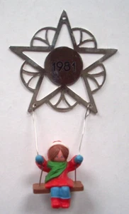 1981 Hallmark Girl on swing hanging from star vintage Christmas ornament - Bild 1 von 3