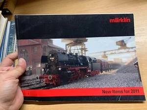 MARKLIN NEW ITEMS FOR 2011 MODEL RAILWAY CATALOGUE PAPERBACK BOOK (P4) - Picture 1 of 10