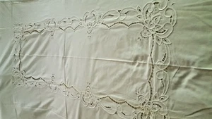 Luxuriöse weiße Tischdecke 68" x 98" Cutwork Stickerei und 12 Servietten Set - Bild 1 von 9