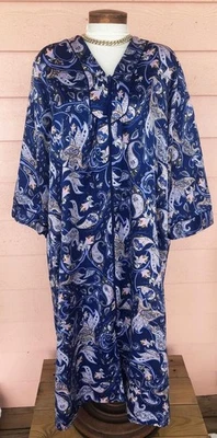 MISS ELAINE CAFTAN Tamanho XL Lindas Cores Zíper Frontal 2 Bolsos EZ CARE Paisley Azul - Imagem 1 de 4