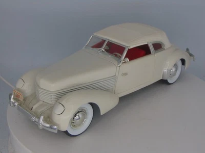 SIGNATURE MODELS 1937 CORD 812 SUPERCHARGED 1:18 - Image 1 of 4
