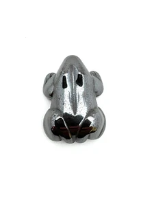 Colgante de rana tallada con piedras preciosas de hematita natural, 65,75 quilates (0,5 oz) - Imagen 1 de 1