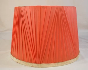 ORIGINAL VINTAGE ORANGE/RED PLASTIC RIBBON LAMP SHADE BARSONY BLACK LADY ERA - Picture 1 of 7