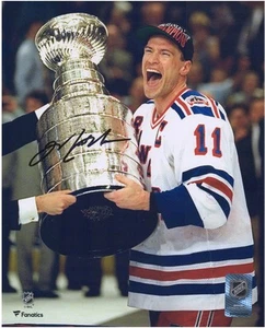Mark Messier Rangers Signed 8x10 Receiving Stanley Cup Photograph - Picture 1 of 1