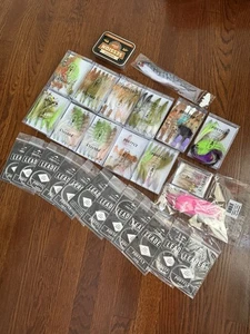 100+ Saltwater Fly Fishing Flies Lures Bait Tackle Hand Tied Flies With Leader - Picture 1 of 4