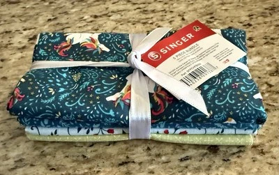 Juego de 5 cuartos de grasa de algodón Singer verde azulado caballo azul floral Foto 1 de 4