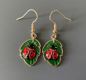 Red Ladybird Ladybug On A Leaf Enamelled Metal Dangle Earrings New In Pouch - Picture 1 of 5