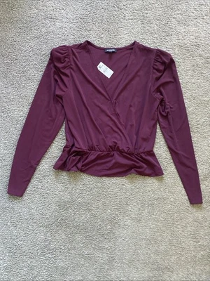 NUEVO CON ETIQUETAS Blusa Express Floral Envolvente Mangas Largas Cuello en V Ciruela Púrpura Talla Pequeña Foto 1 de 4