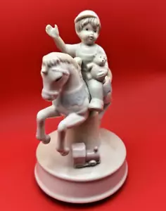 Caja de música de porcelana vintage Arnart 1988 niño a caballo giratoria ¡FUNCIONA PROBADA! - Imagen 1 de 10