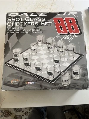 JUEGO DE DAMAS DE VIDRIO DE TIRO VINTAGE DALE WONHARDT JR #88 NASCAR JR MOTORSPORTS NUEVO Foto 1 de 4
