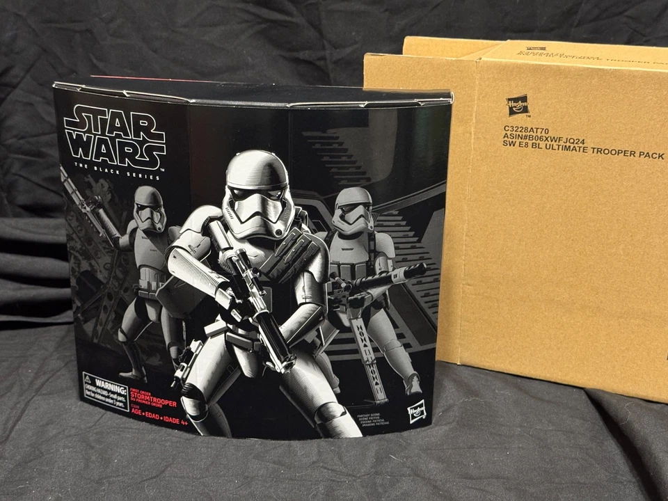 星球大战黑色系列 6 英寸 First Order Stormtrooper Ultimate Trooper 包带盒 — 第 1/1 张图片