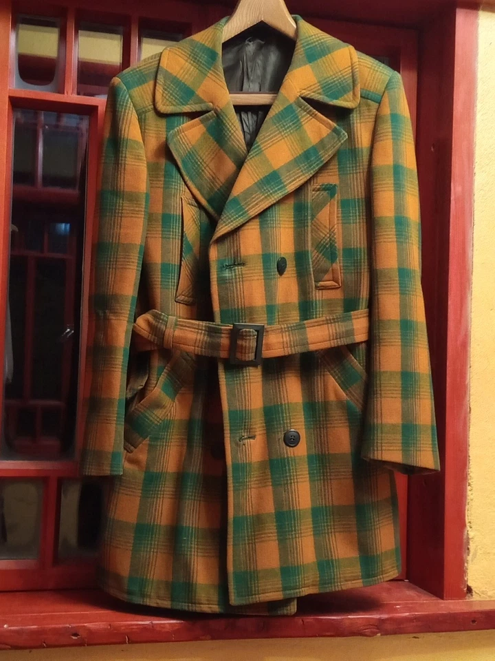 Abrigo hombre cinturón vintage Foto 1 de 4