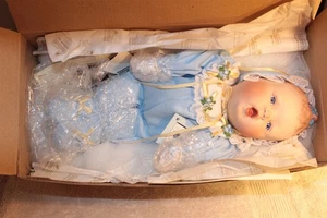 THE ASHTON-DRAKE GALLERIES "MORNING GLORY" PORCELAIN DOLL - Picture 1 of 5