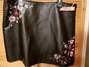 Hippy Laundry Vegan Leather Black Mini SKIRT, EMBROIDERED RETAIL $68.00 LARGE - Picture 1 of 8