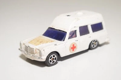 A35 1:60 CORGI JUNIORS MERCEDES-BENZ 2200 BINZ AMBULANCE TOP ZUSTAND - Bild 1 von 4