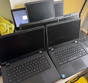 LOT OF 7 CHROMEBOOKS NOT TESTED FOR PARTS OR REPAIR - Afbeelding 1 van 10