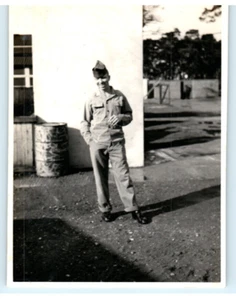 Vintage Photo 1953, Uniformed US Army Mechanic, England ,JNHC 4.5x3 - Picture 1 of 2