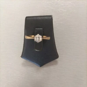 9 carat diamond ring - Picture 1 of 5