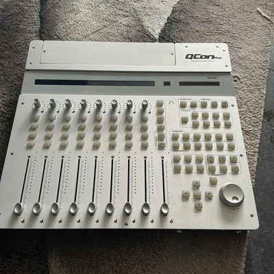 Icon Qcon Pro USB – MIDI Controller Station + Cuebase LE Icon Edition Fast Neu - Bild 1 von 4