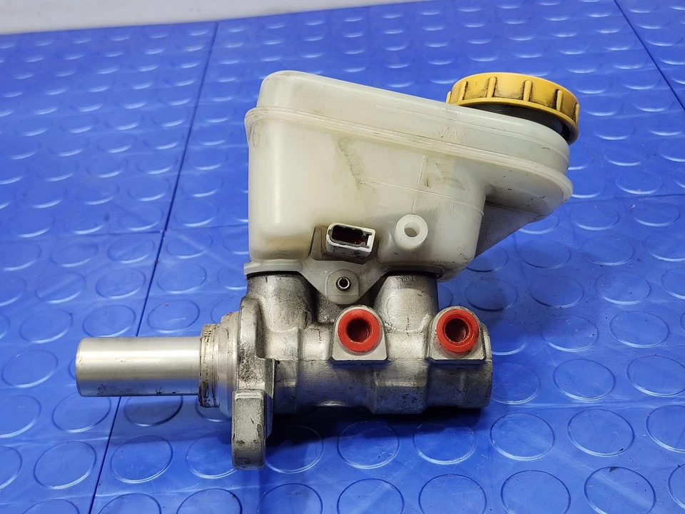 Conjunto de cilindro maestro de freno CVT 2015-2017 Subaru Outback Legacy 2,5 L OEM Foto 1 de 4