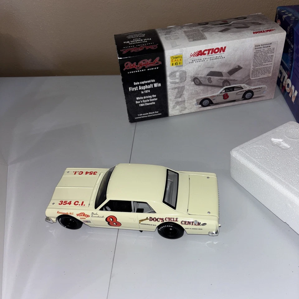 Action #8 Docs Cycle 1964 Chevy Chevelle - 1st Asphalt Win 1:24 Diecast Car
