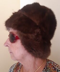Ancienne, authentique toque ou chapeau en vison couleur marron- fourrure- hiver