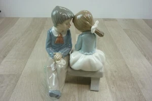 Lladro Nao 01136 Primer Amor Boy & Girl On A Bench - Picture 1 of 6