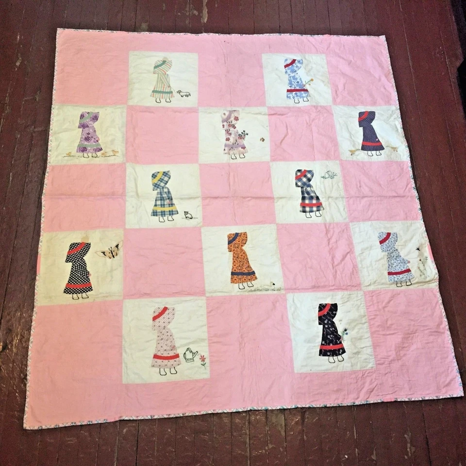 Винтажный самодельный стеганый пэчворк вышитое одеяло стены вися девочка w капот - Изображение 1 из 1