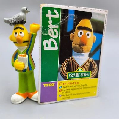 Figura Bert PVC Alimentando Paloma Mascota Bernice con Tarjeta Coleccionista Plaza Sésamo 3" Foto 1 de 4
